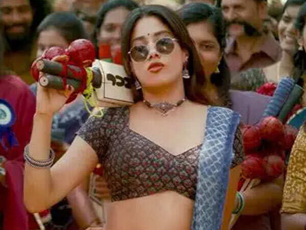 Fact Check: Did Janhvi Kapoor Oppose âWaist Shotsâ In Peddi? Alleged Chats Go Viral