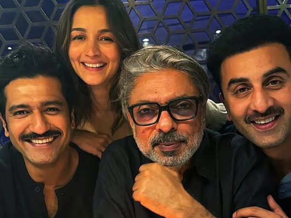 Love and War: Ranbir Kapoor Alia Bhatt and Vicky Kaushal to Shoot for Grand Dance Sequence