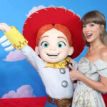 Taylor Swift Surprises Fans at Toy Story 5s Premiere Sings I Knew It I Knew You