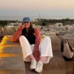4 chic ways to wear Japanese sneakers with your flared jeans