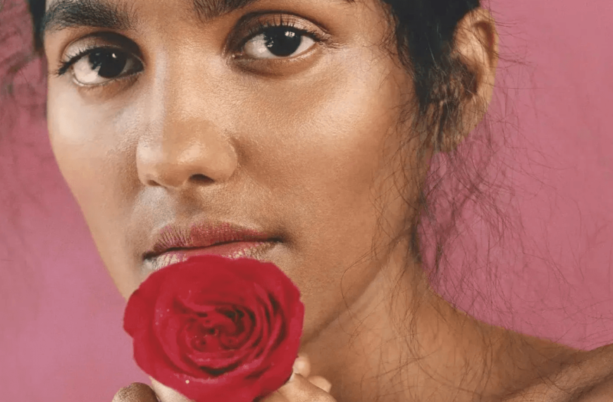 I tried this retinal serum and my acne-prone skin actually liked it