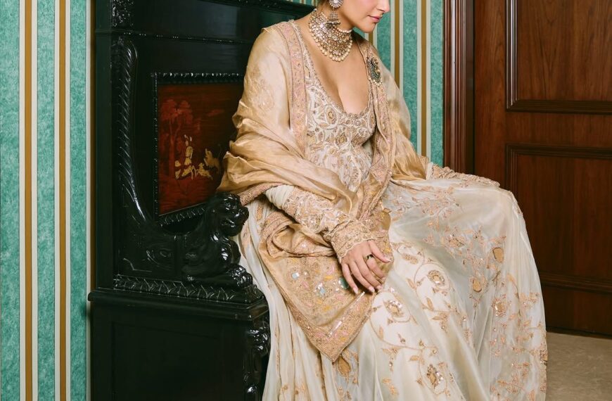 Sonam Kapoor’s sheer ivory Anamika Khanna anarkali is signaling the comeback of the classic silhouette
