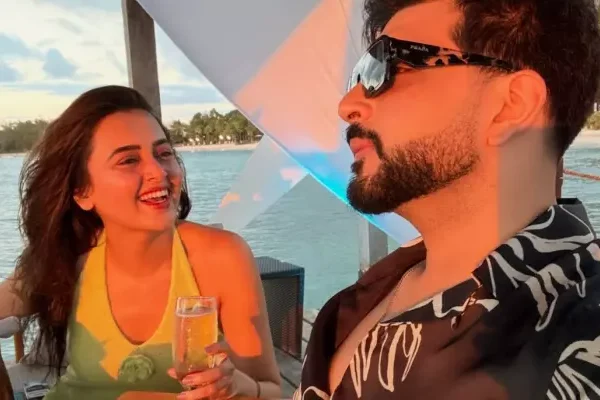 Karan Kundrra Proposes To Gf, Tejasswi Prakash Underwater&hellip;