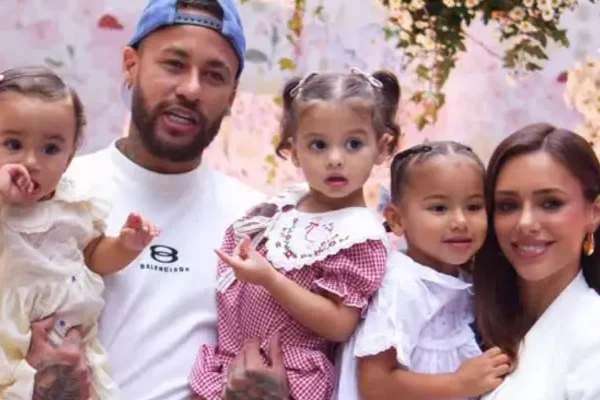 Neymar’s Wife Bruna Shows Off Her Baby Bump…