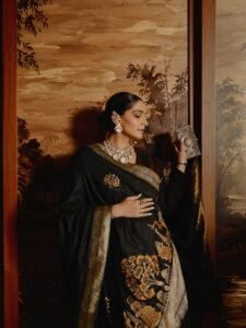 Sonam Kapoor’s Mughal-style choker features uncut diamonds set&hellip;