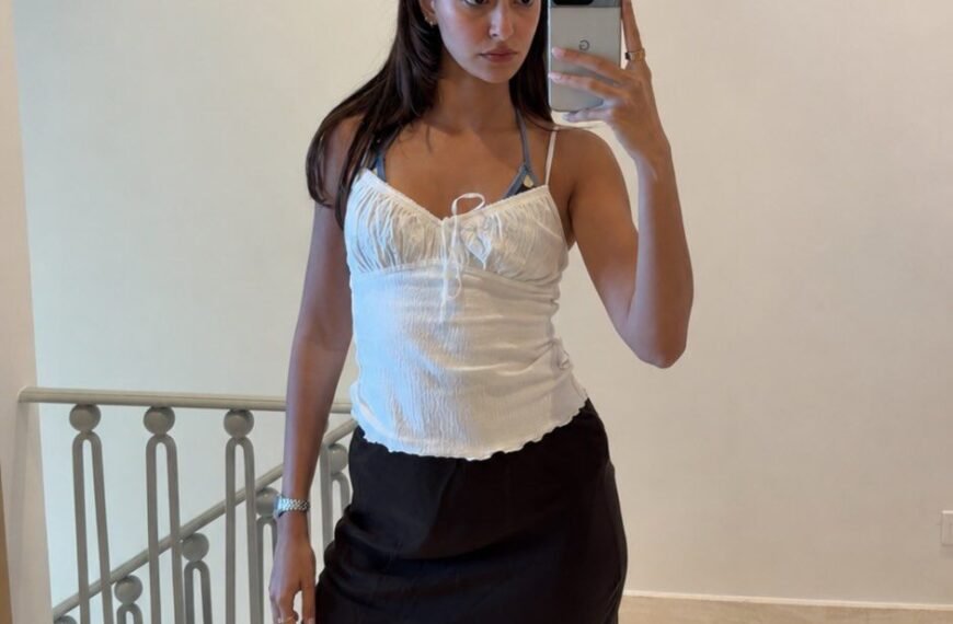The chicest way to pair a midi skirt with ballet flats this August
