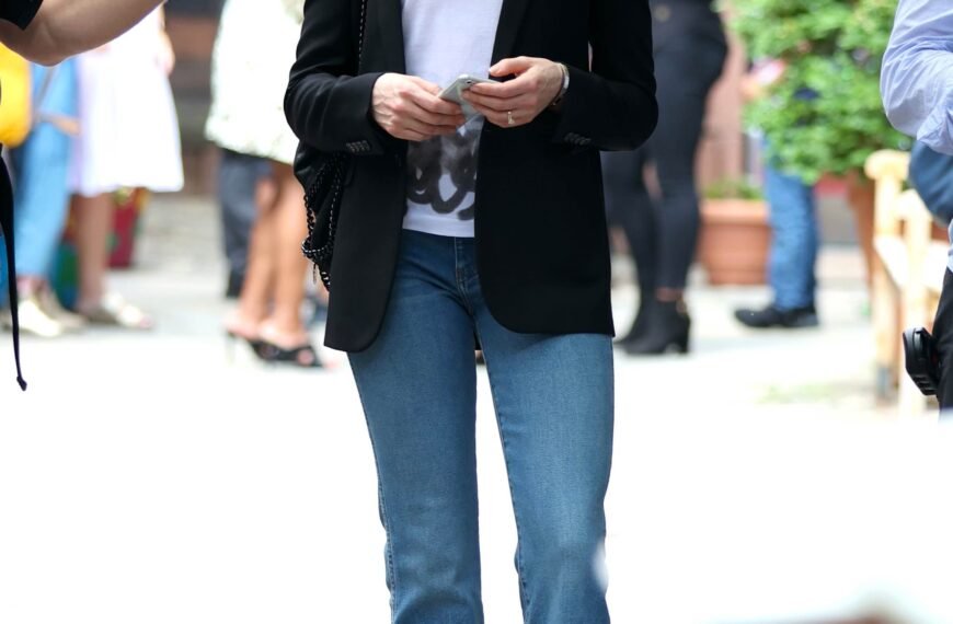 How to pair heeled mules with straight leg jeans