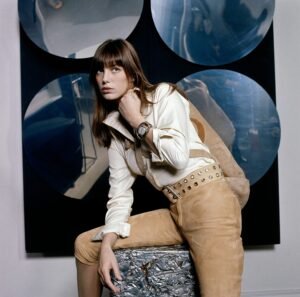 ’70s-inspired brown pants and heel shoes are a&hellip;