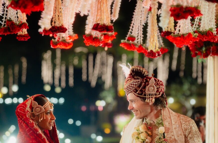 At this wedding in Udaipur, the bride wore a 10kg lehenga and had her own baraat