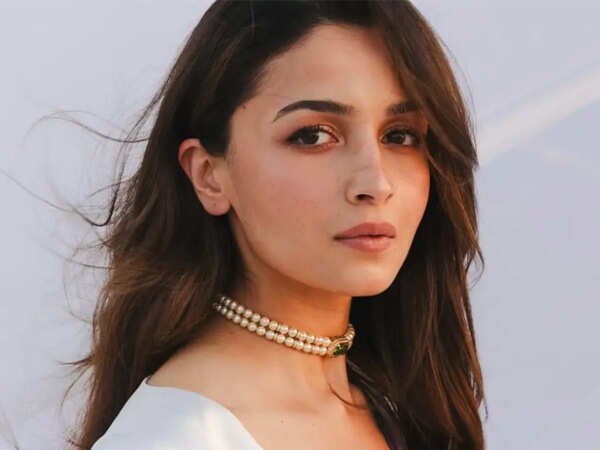 Exclusive: Alia Bhatt to Shoot a Promotional Song With Dont Be Shyâs Lead Cast