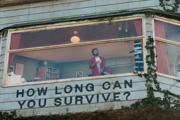 Netflix Puts A Man Inside A Billboard To…