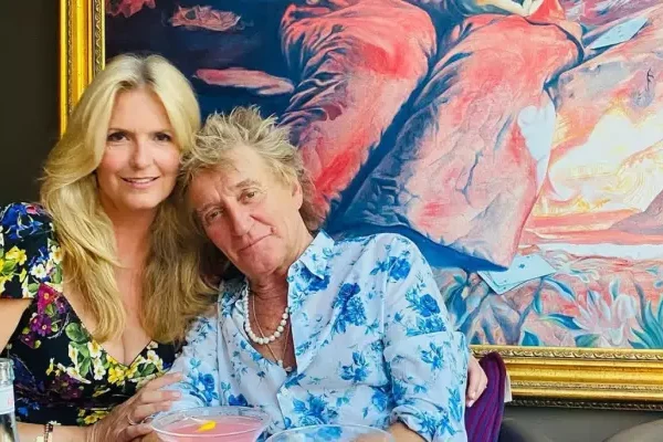 Meet Rod Stewart’s Wife, Penny Lancaster, Former TV…