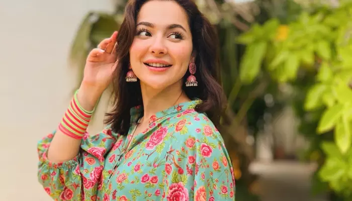 Pakistani Actress Hania Aamir’s Unusual Behaviour In Video Goes Viral, Netizens Say, ‘Is She Drunk?’
