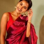 Anupama Parameswaran turns to oversized silver jhumkas to elevate her simple silk sari