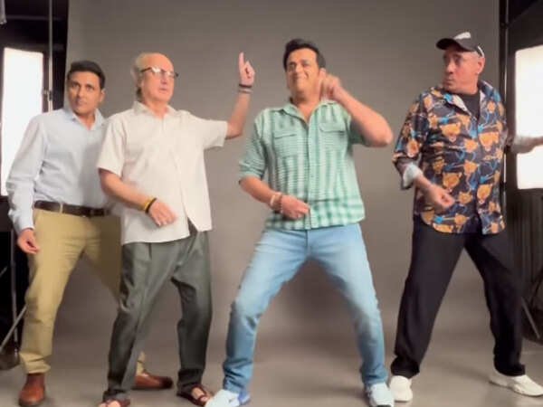 Anupam Kher Boman Irani Welcome Ravi Kishan With His Viral Dance Step