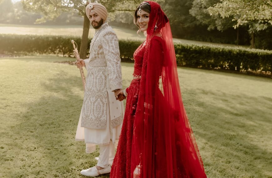 At this multicultural wedding, the jaago filled the streets and Tere Liye played live on flute