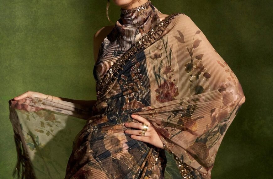 Diana Penty wore a ’90s-inspired Manish Malhotra pleated sari with floral prints and a halterneck blouse