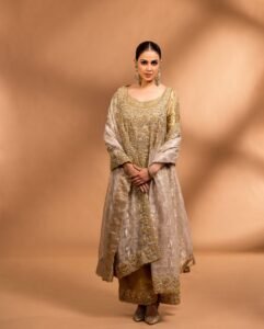 Genelia Deshmukh’s kurta set celebrates Abu Jani Sandeep&hellip;