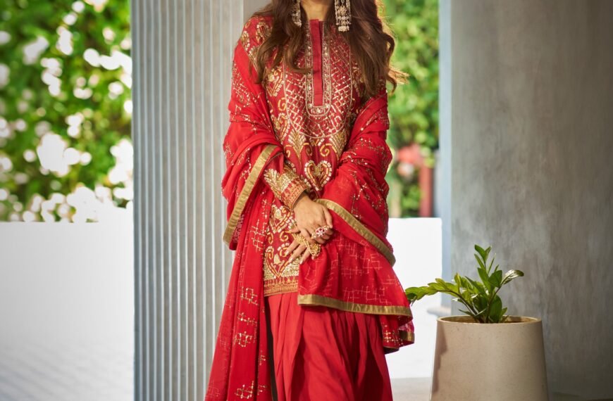 5 short kurta and footwear combos to carry you through the festive season