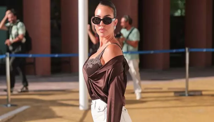 Cristiano Ronaldo’s New Bride, Georgina Rodriguez Flaunts Classy USD 117.79 Bra With Stain Shirt