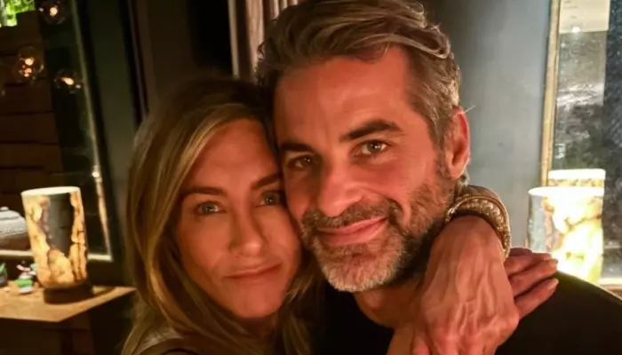 Jennifer Aniston’s Closest Friends Reportedly Question Her Boyfriend, Jim Curtis’ Intentions
