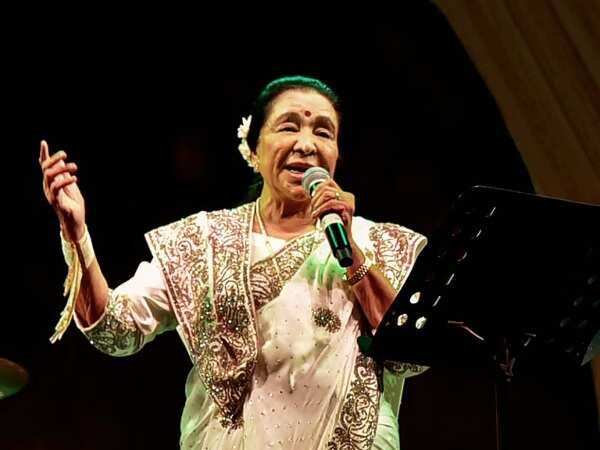 Filmfare Throwback: When Asha Bhosle Won Filmfare Award for a Song That Never Made It to The Film